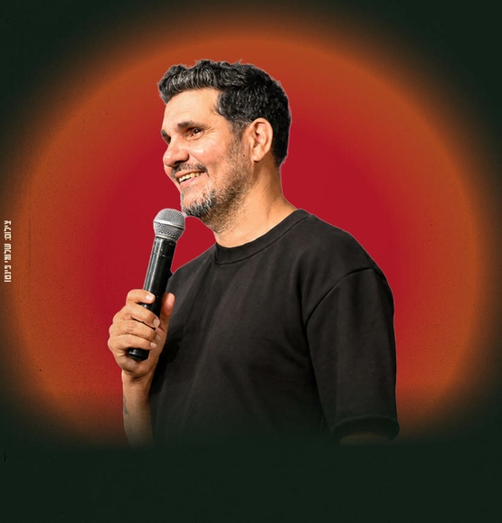 תמונת מופע: שלומי קוריאט עושה סטנדאפ